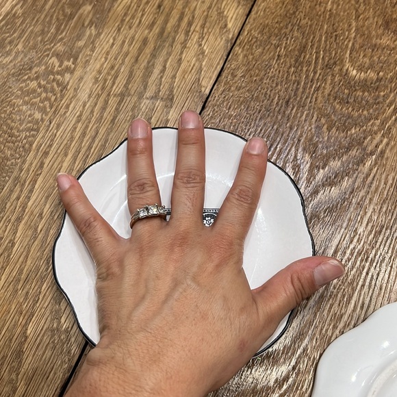 Home Essentials and beyond monogram collection. - Picture 6 of 6